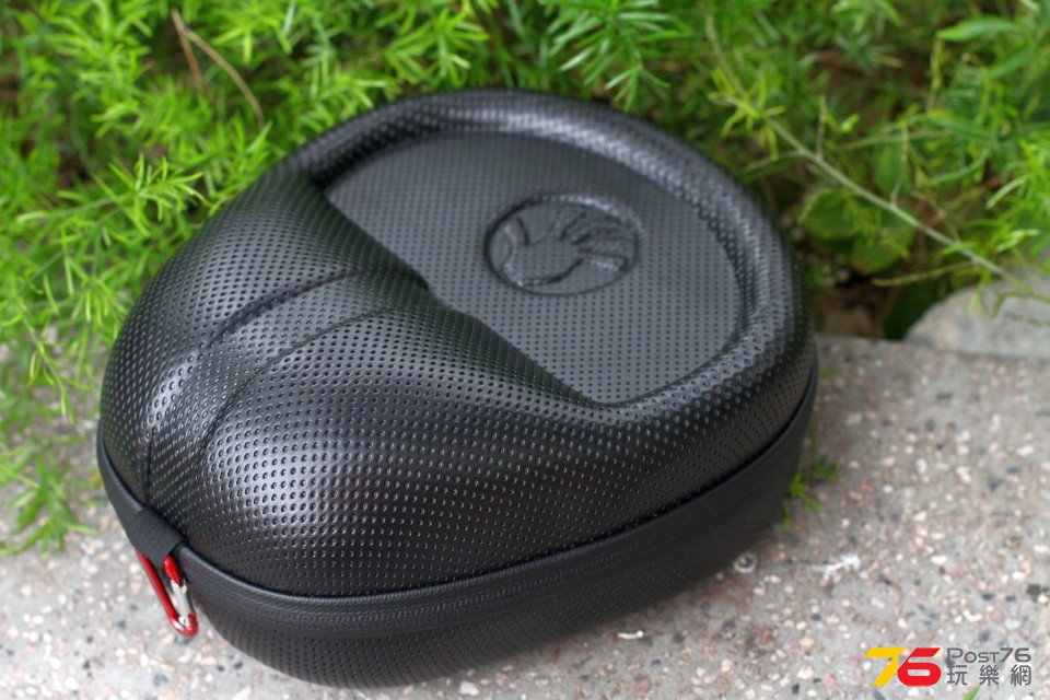 購自 Amaon, Make in China 的 Headphone carrying case (另購)