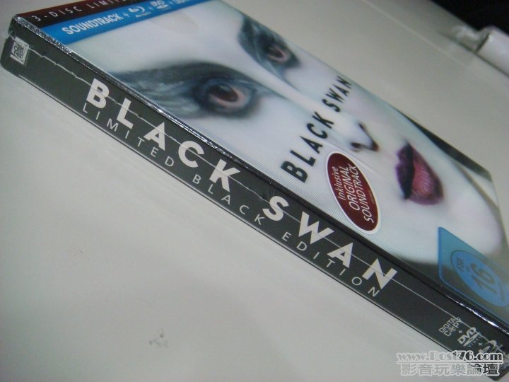 BLACK SWAN_05.jpg