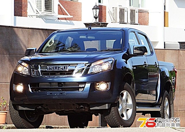 2012_Isuzu_D-Max_00.jpg