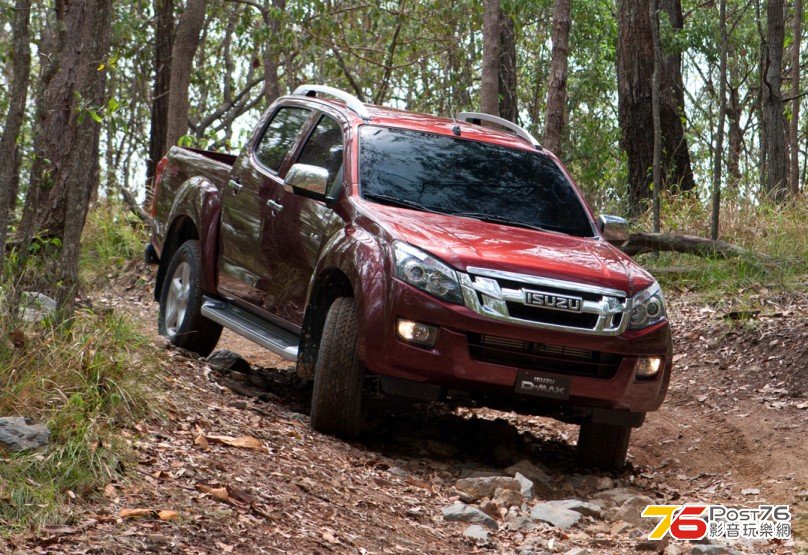 2012_Isuzu_D-Max_01.jpg