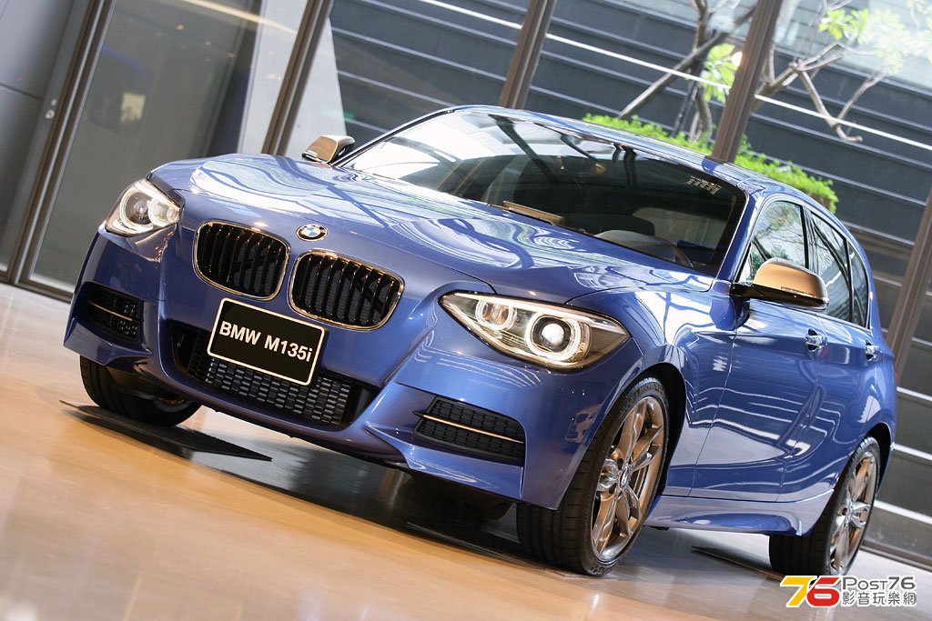 2012_BMW_M135i_01.jpg