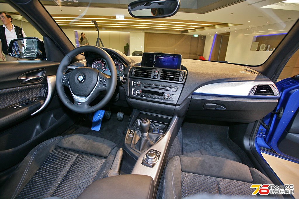 2012_BMW_M135i_02.jpg