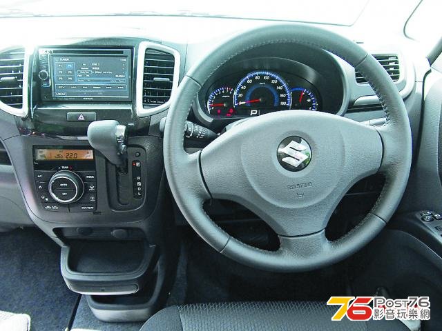 2012_Suzuki_Solio_02.jpg