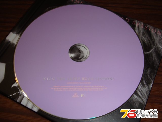 kylietars04.jpg
