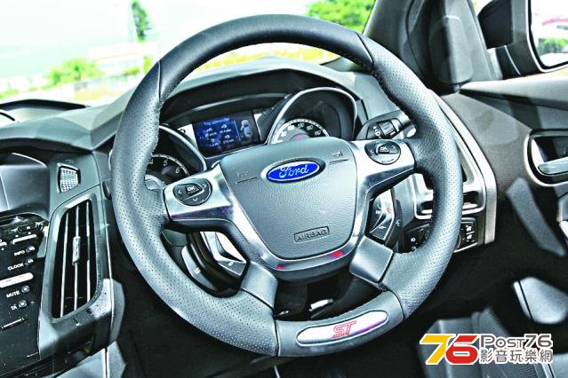 2013_Ford_Focus_ST_03.jpg