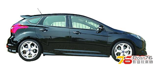 2013_Ford_Focus_ST_10.jpg