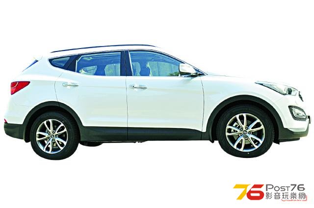 2013_Hyundai_Santa_Fe_06.jpg