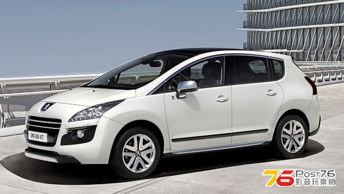 2013_Peugeot_ 3008_01.jpg