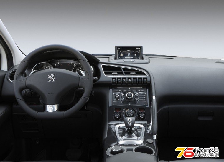 2013_Peugeot_ 3008_04.jpg