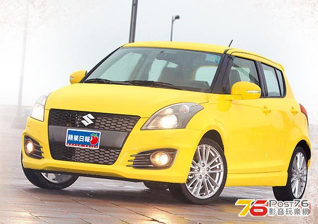 2012_Suzuki_Swift_Sport_01.jpg