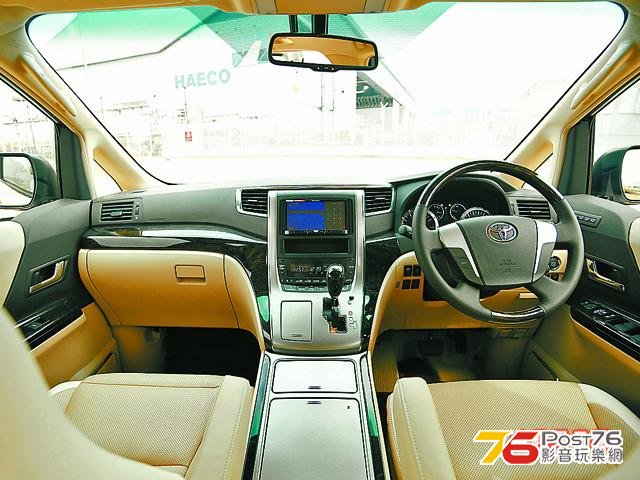 2012_Toyota_Alphard_02.jpg