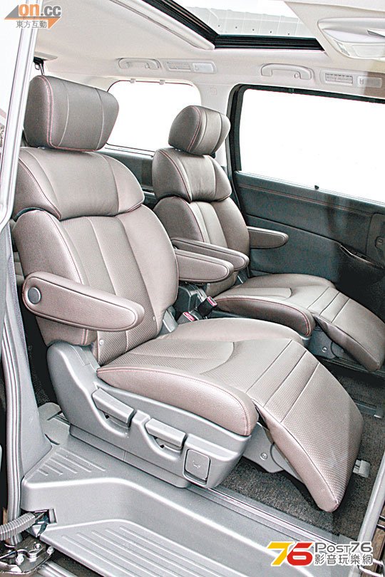 2012_Nissan_Elgrand _06.jpg