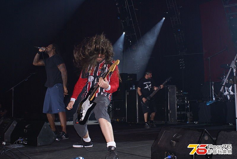 800px-Metalmania_2007_-_Sepultura_05.jpg