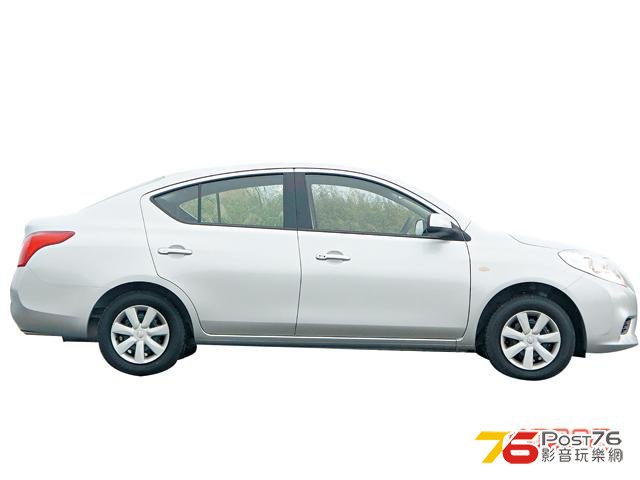 2012_Nissan_Sunny_13.jpg