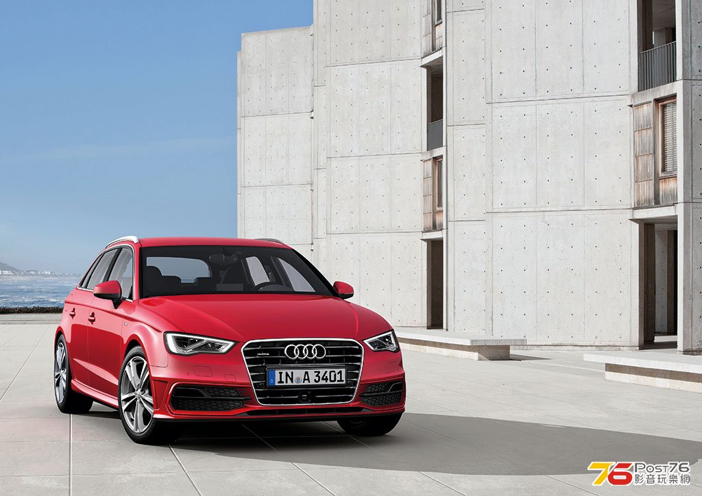 2013_Audi_A3_Sportback_01.jpg