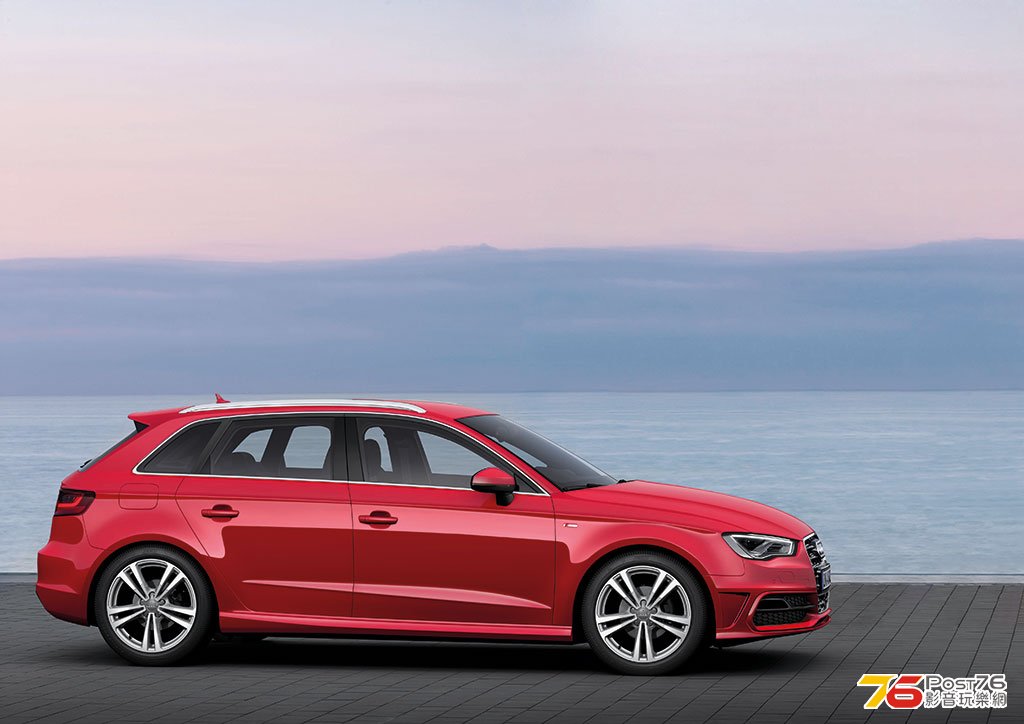 2013_Audi_A3_Sportback_07.jpg