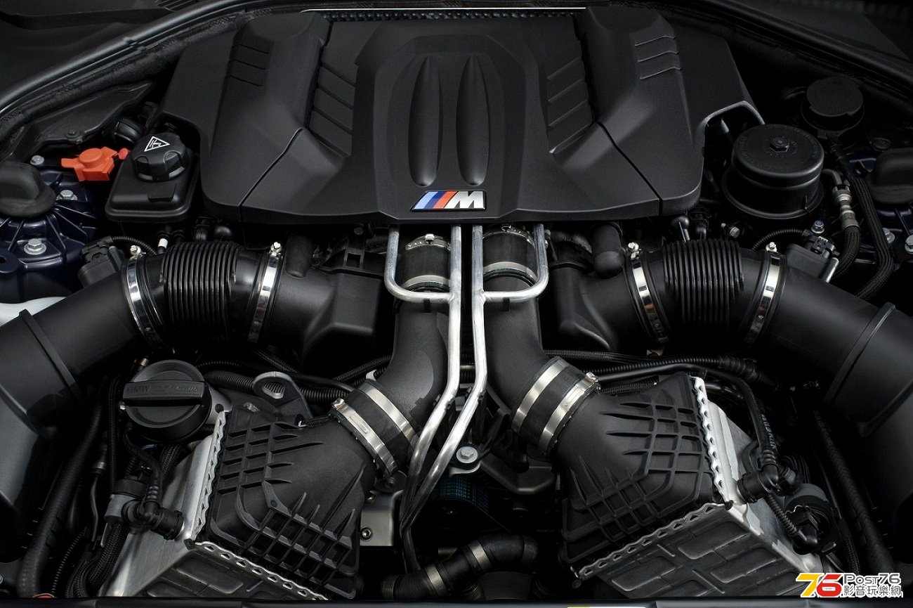 2013_BMW_M6_Coupe_02.jpg