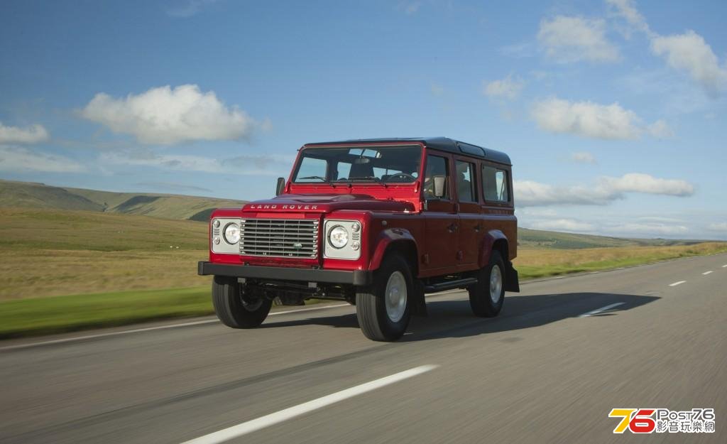 2013_Land_Rover_Defender_00.jpg