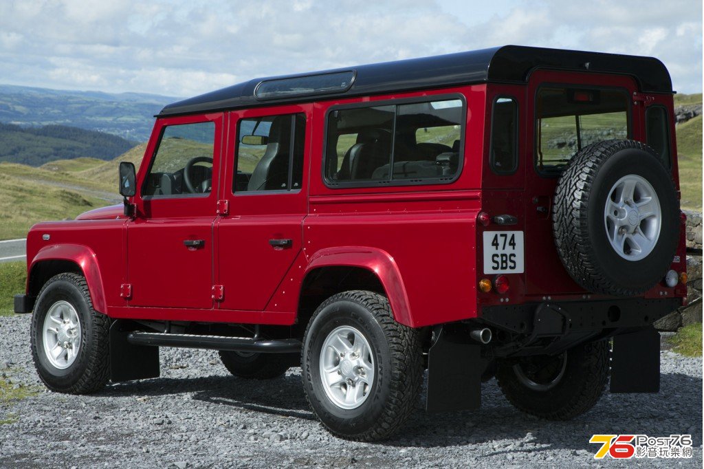 2013_Land_Rover_Defender_01.jpg