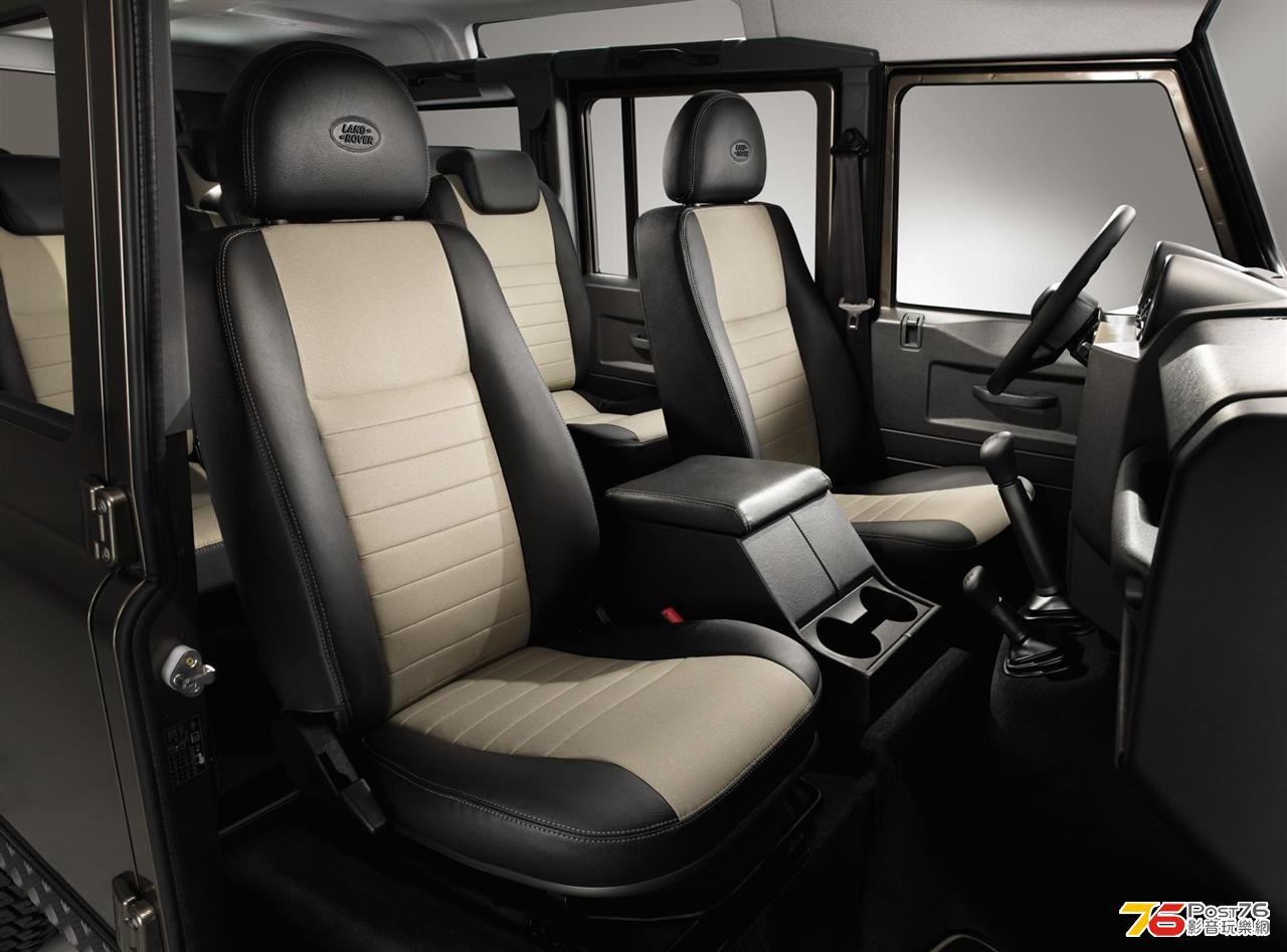 2013_Land_Rover_Defender_05.jpg