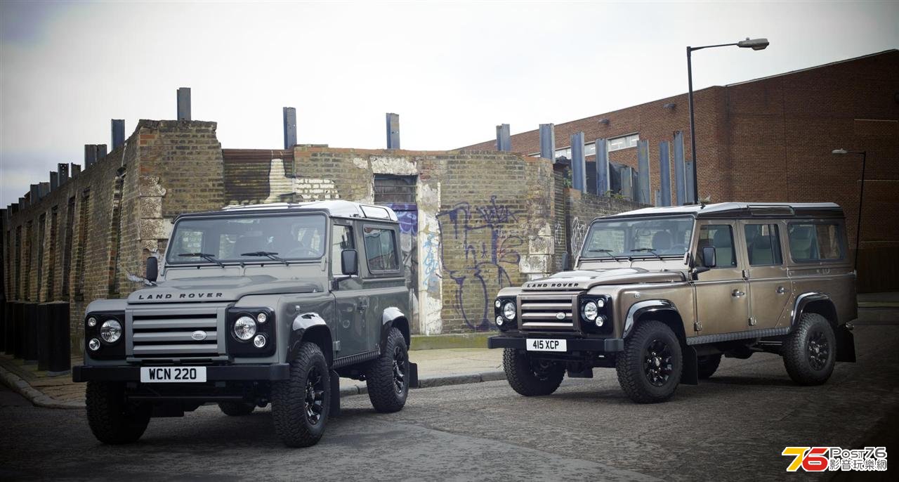 2013_Land_Rover_Defender_09.jpg