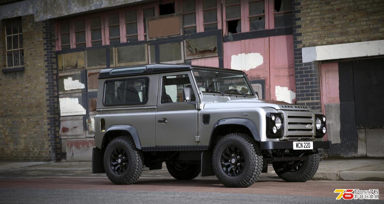 2013_Land_Rover_Defender_10.jpg