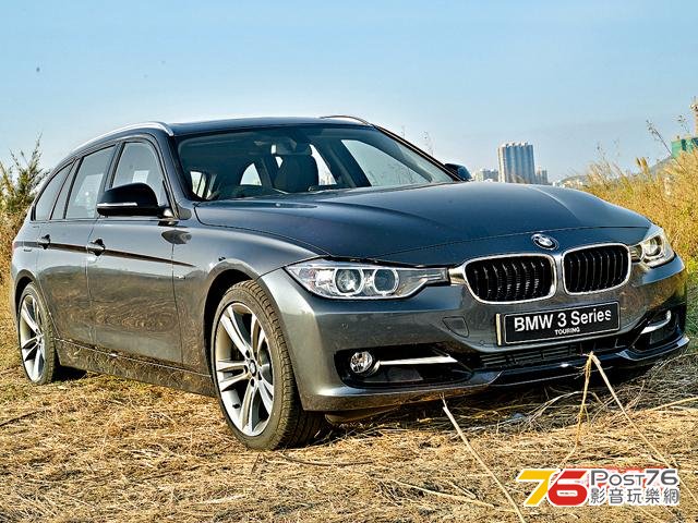 2013_BMW_328iA_Touring_Sport_01.jpg