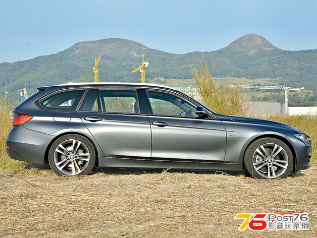 2013_BMW_328iA_Touring_Sport_06.jpg