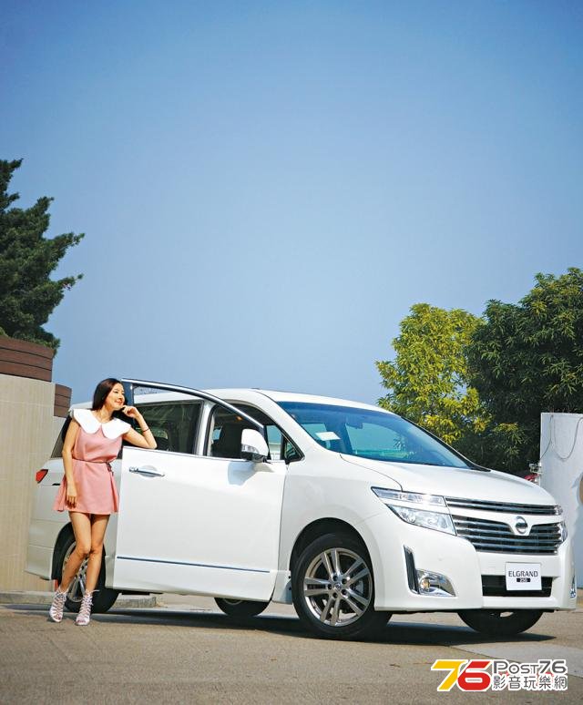 2013_Nissan_Elgrand _01.jpg