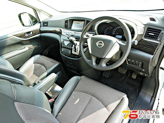 2013_Nissan_Elgrand _02.jpg