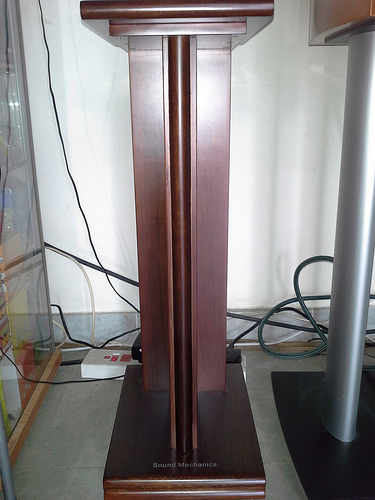 speaker stand