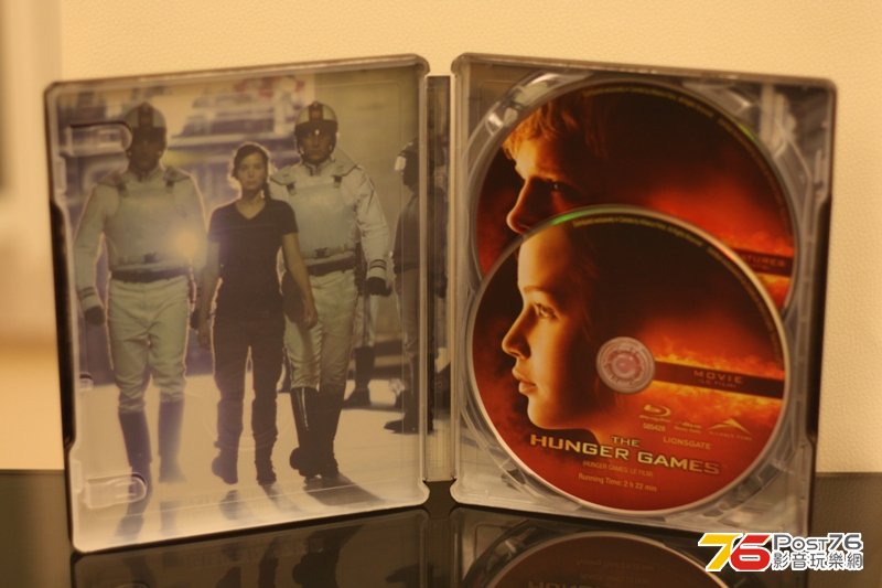 Hunger Games Inner Picture with discs