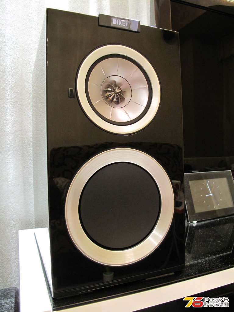 KEF R300