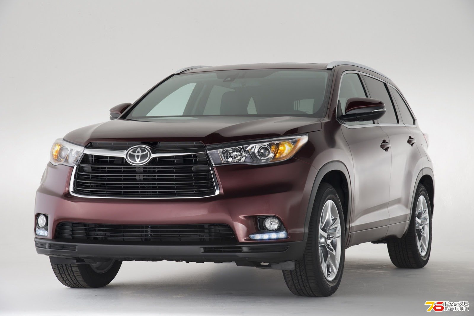 2014_Toyota_Highlander_01.jpg