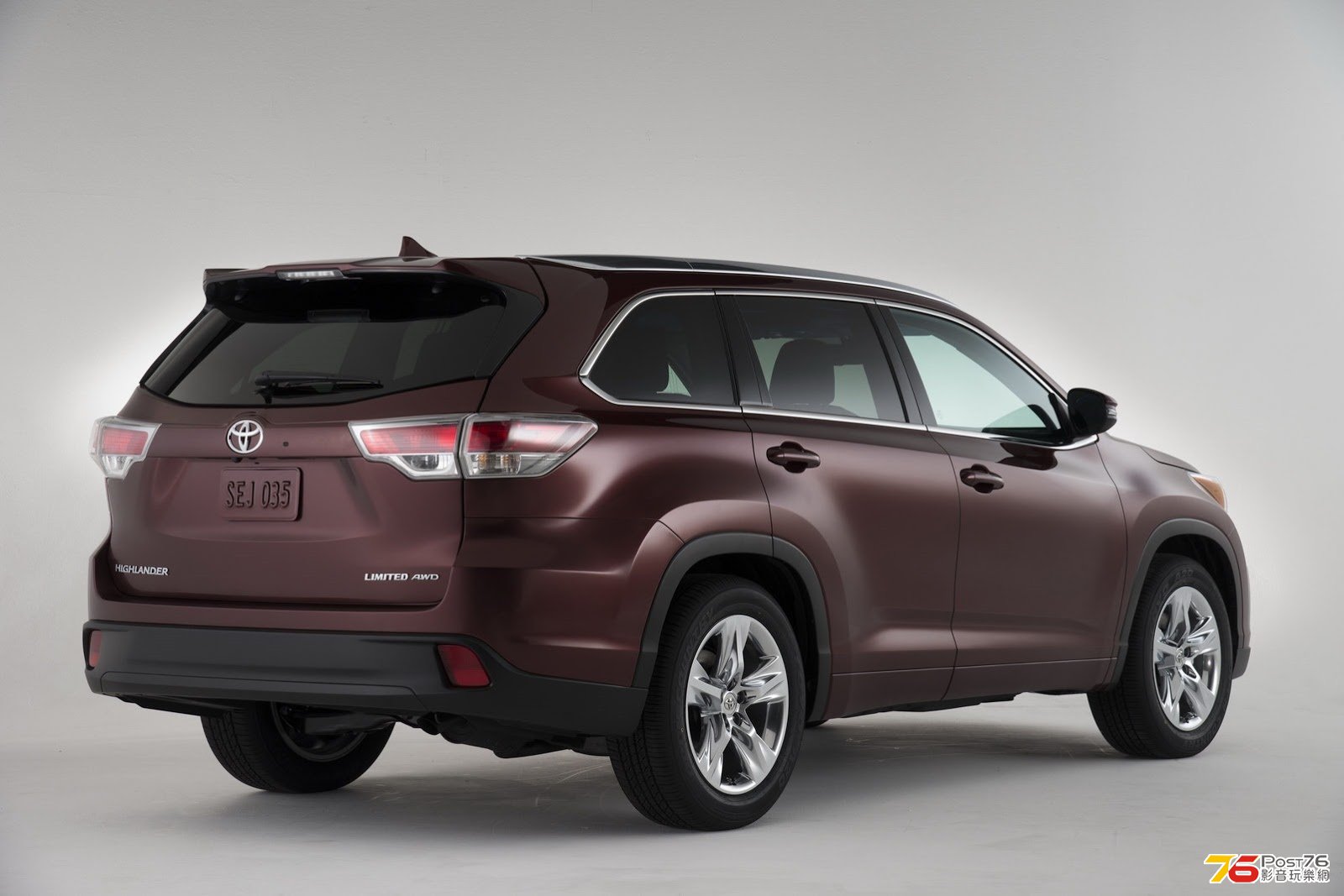 2014_Toyota_Highlander_15.jpg