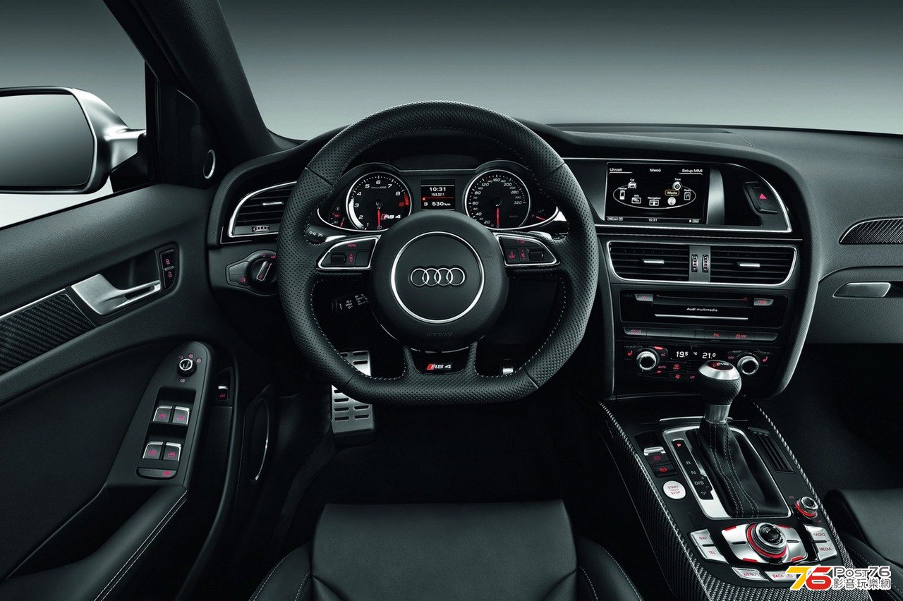 2013_Audi_RS4_Avant_02.jpg