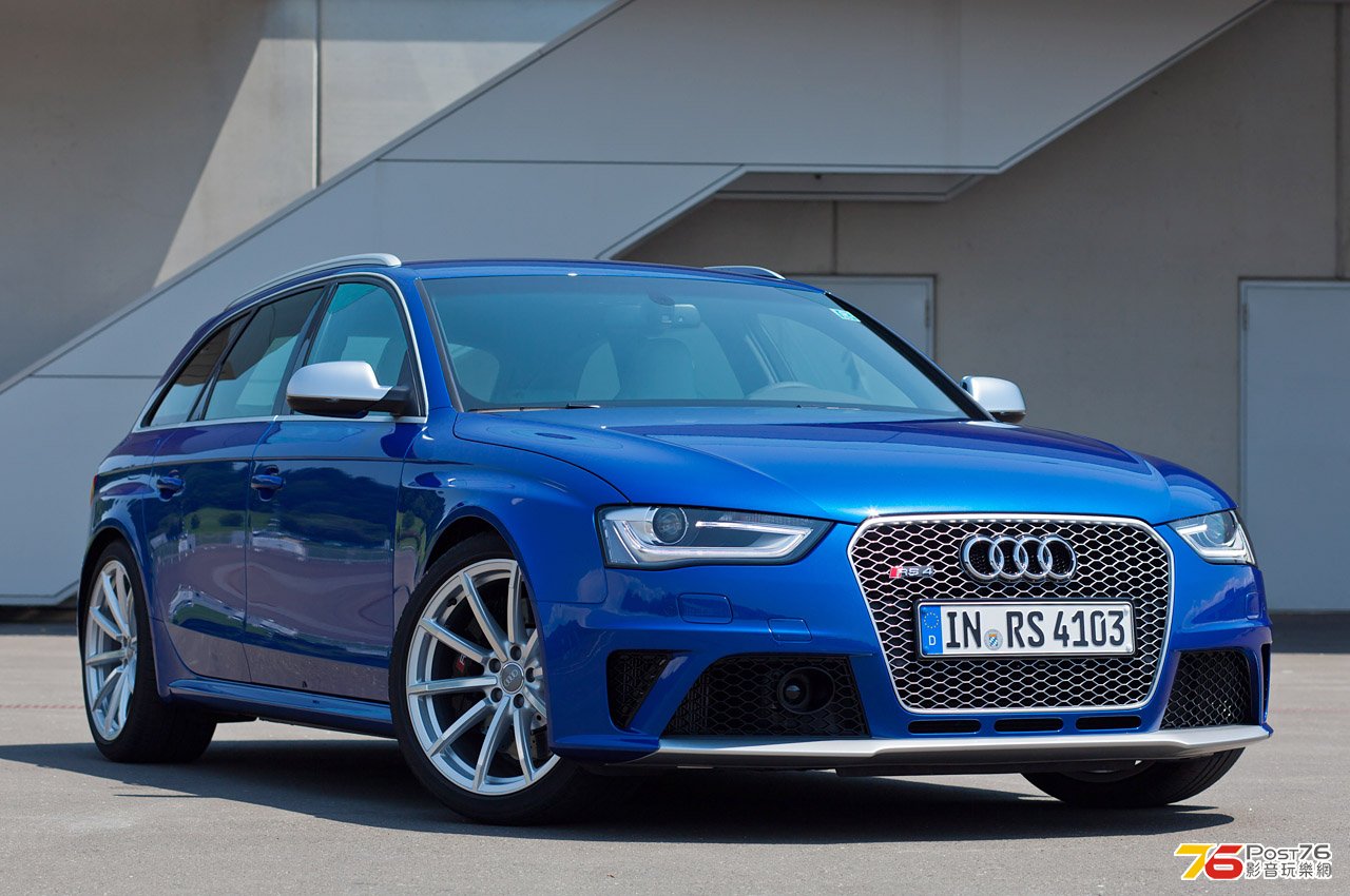 2013_Audi_RS4_Avant_01.jpg