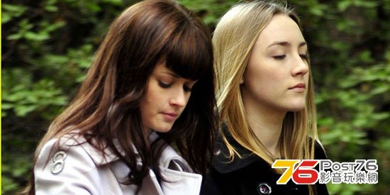 Alexis-Bledel-set-of-Violet.jpg