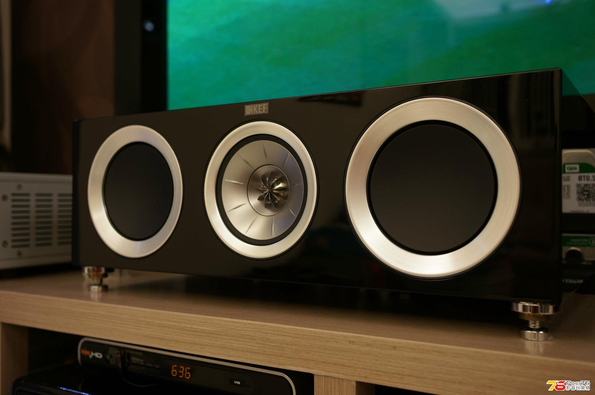 KEF R200