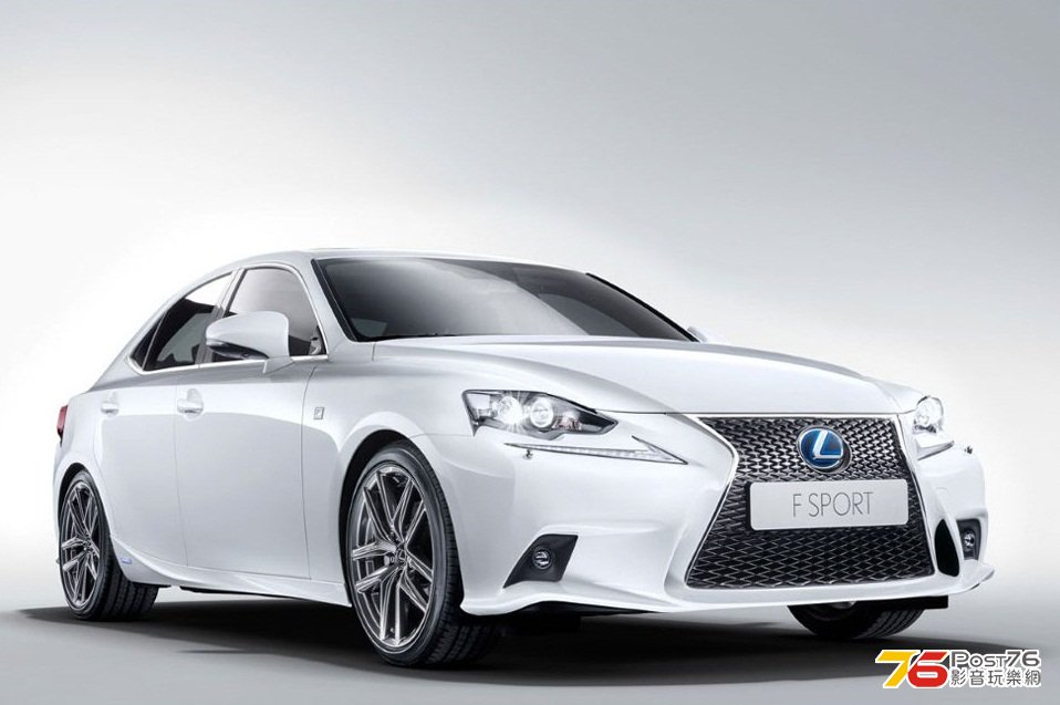 2014_Lexus_IS-300_01.jpg