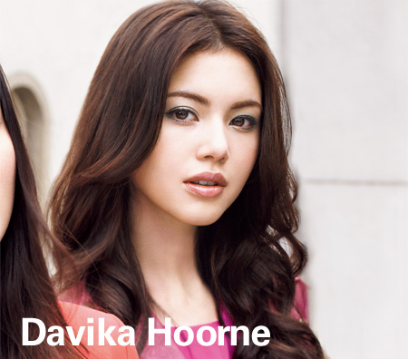pee mak Davika Hoorne.jpg