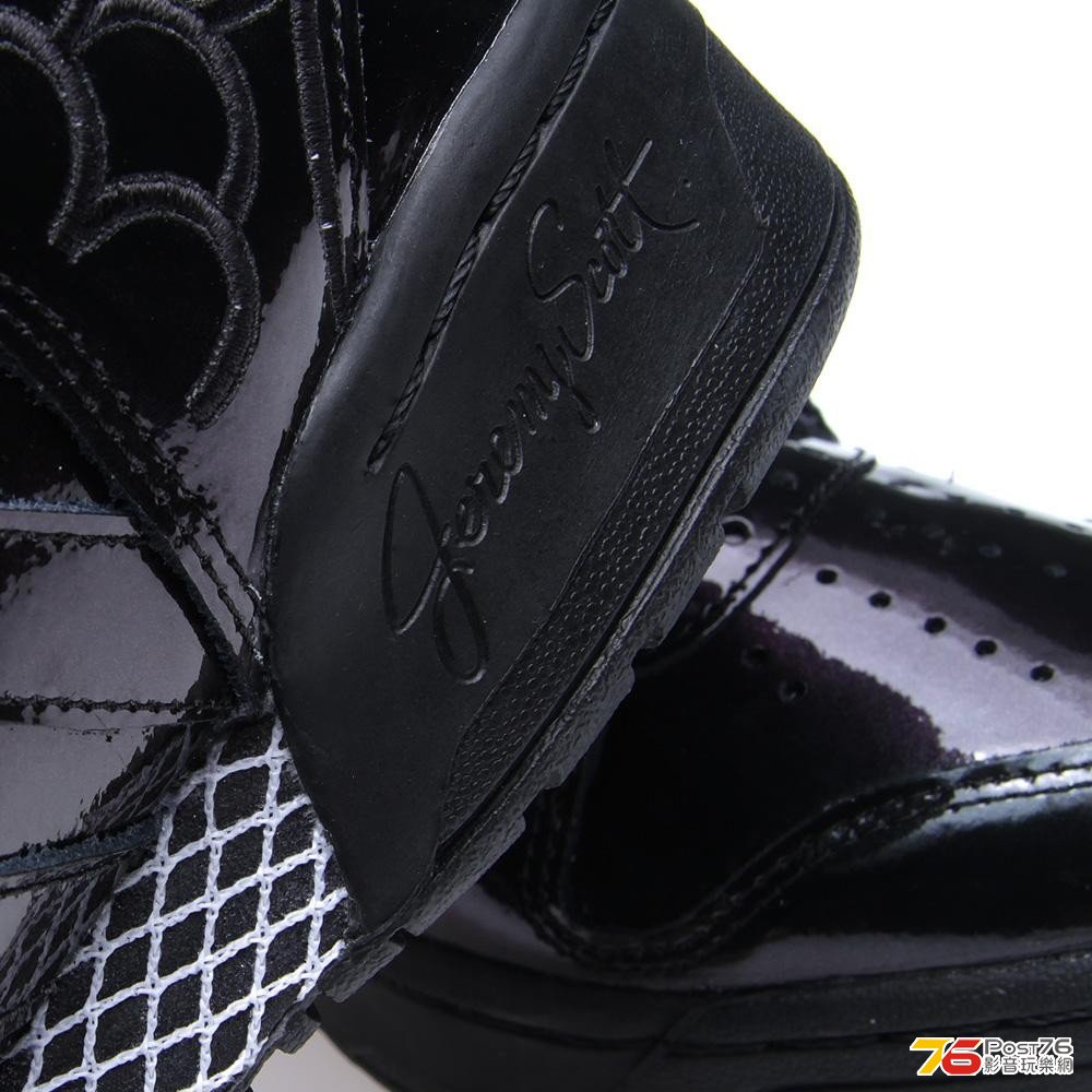 12-03-2013_jswings2_black6.jpg