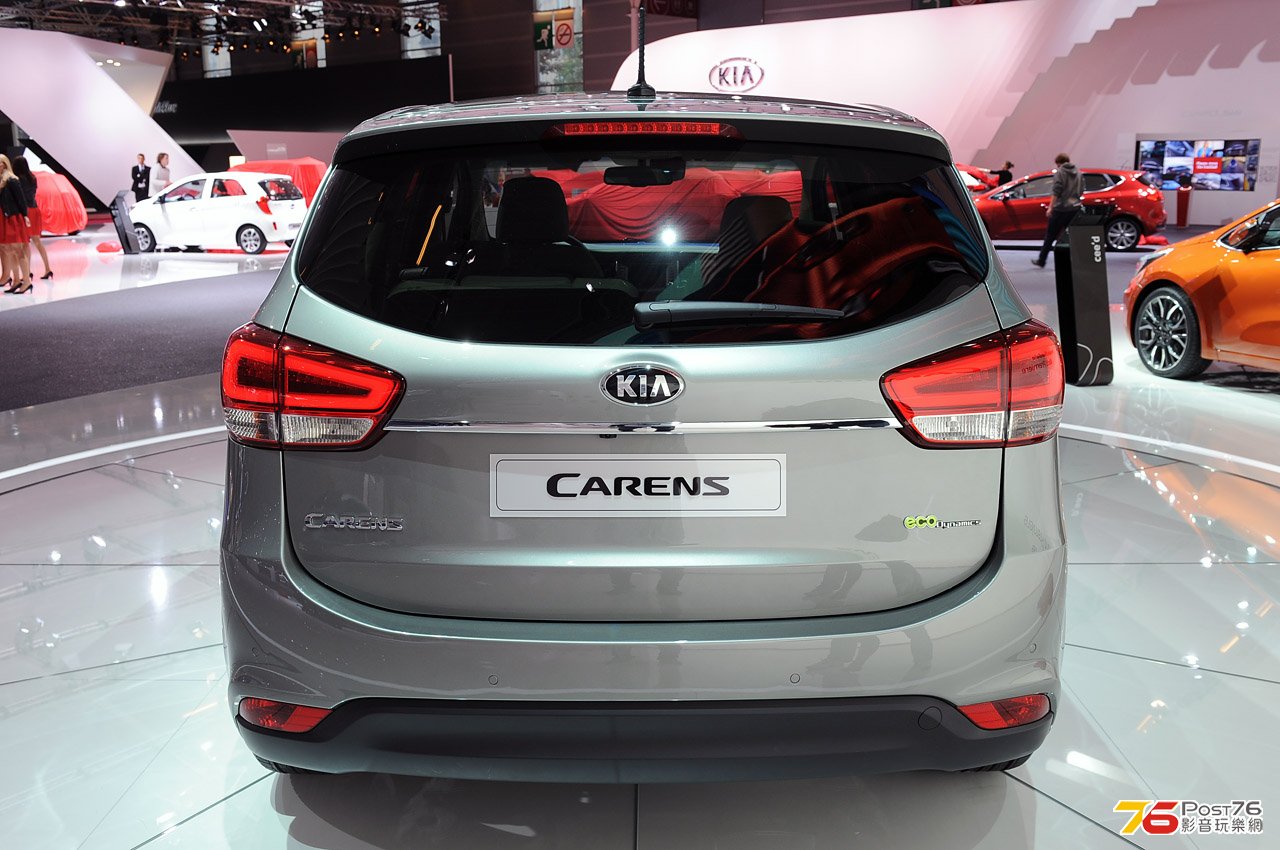 2013_KIA_Carens_06.jpg