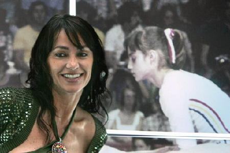 comeneci_3408313670_450x300.jpeg