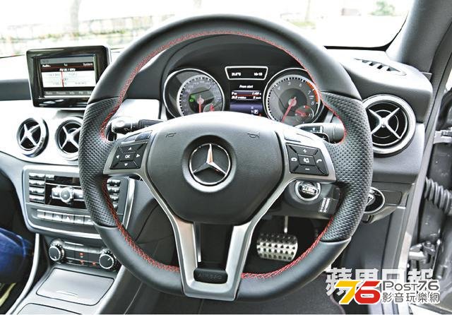 2013_Mercedes_Benz_CLA_08.jpg