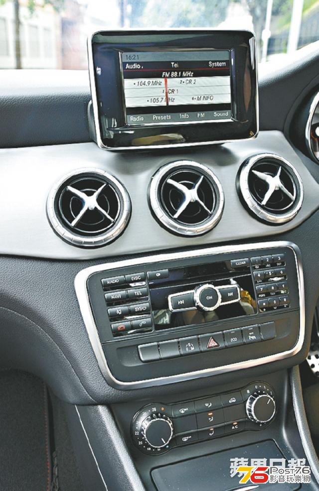 2013_Mercedes_Benz_CLA_09.jpg