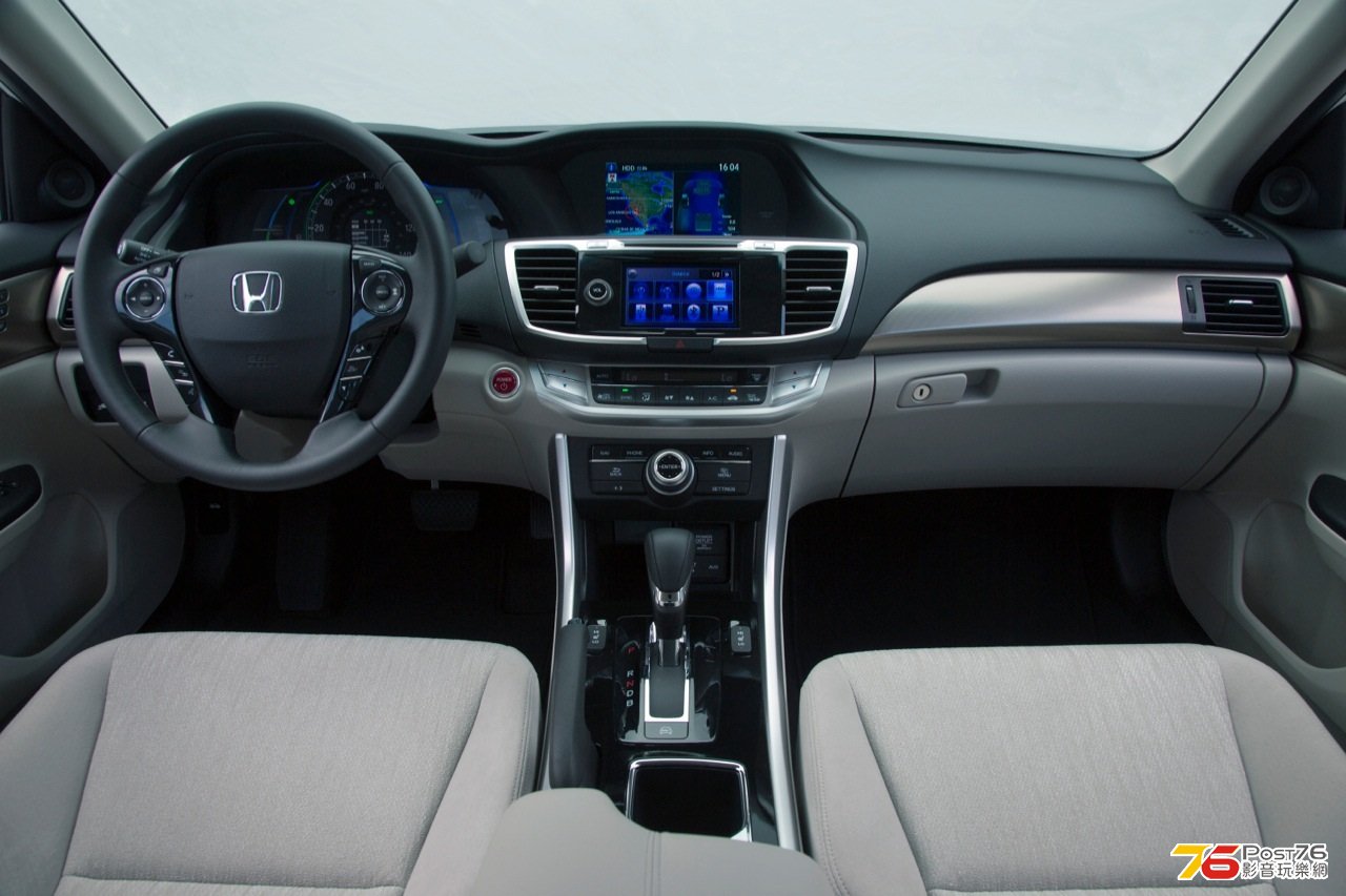 2014_Honda_Accord_Hybrid_02.jpg