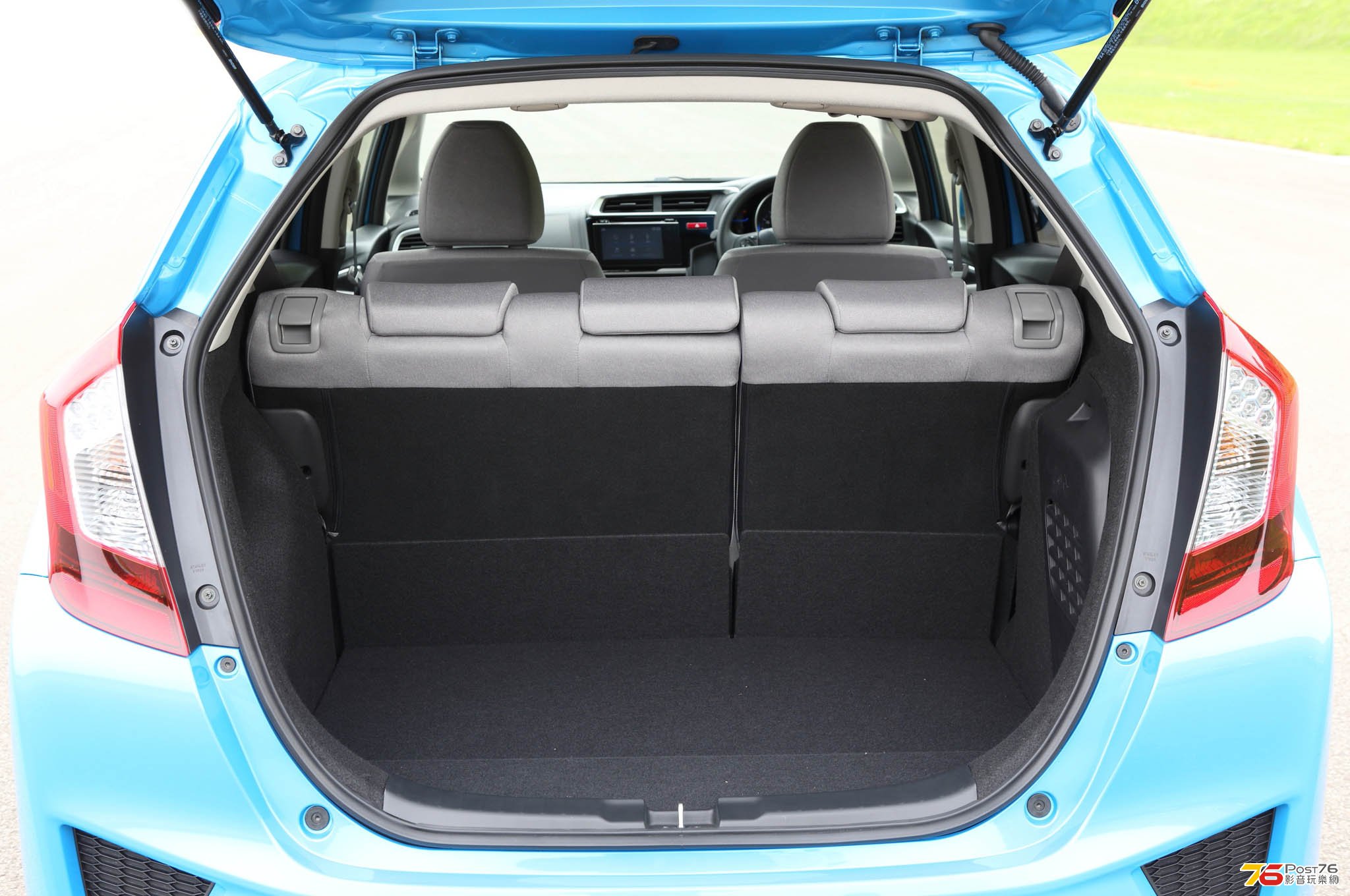 2014_Honda_Fit_Hybrid_15.jpg