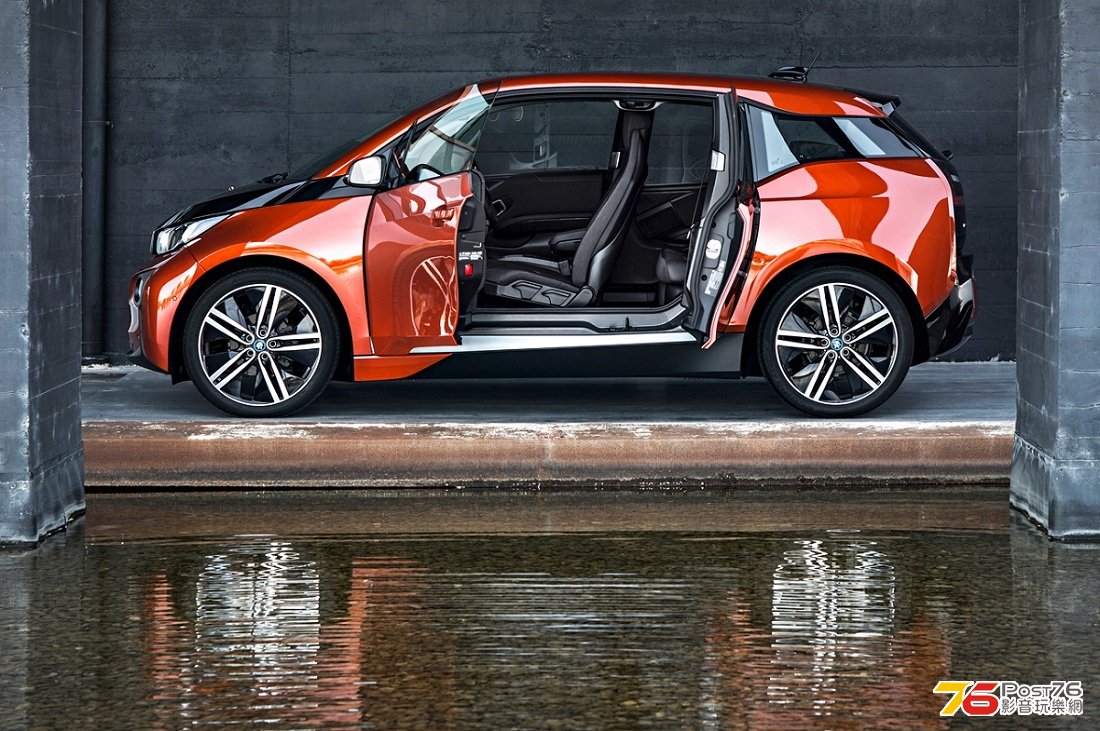 2014_BMW_i3_14.jpg