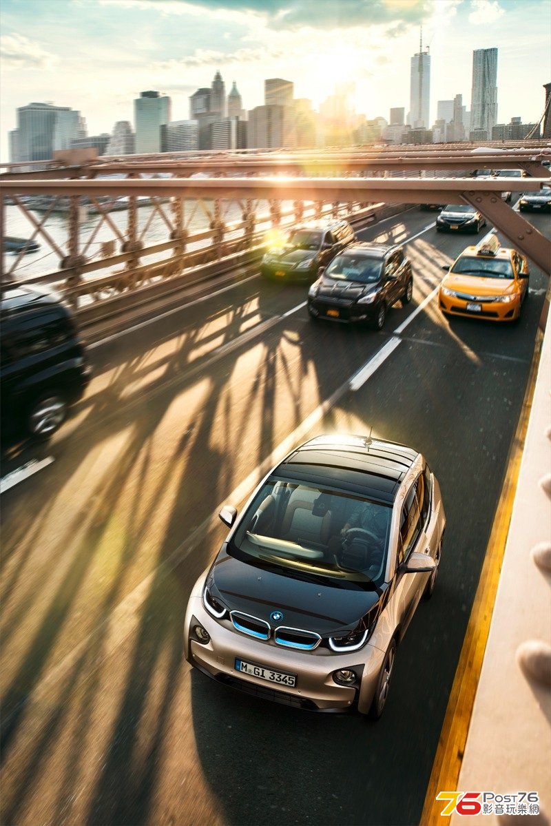 2014_BMW_i3_15.jpg